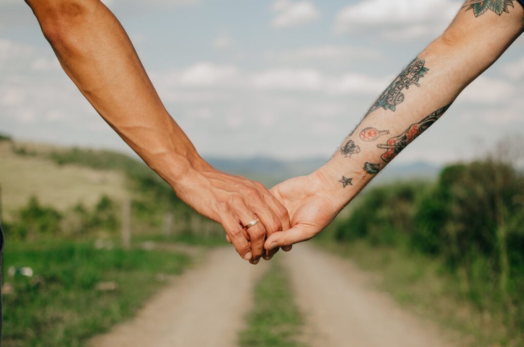 lovers, holding hands, outdoors-7258609.jpg